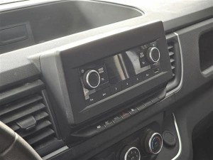 Renault Trafic 4 çıkma radyo teyp