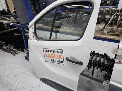 Renault Trafic 4 sol ön kapı